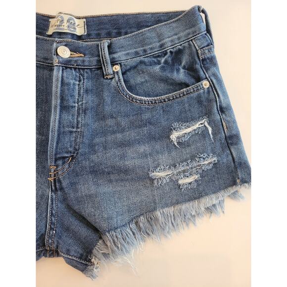 We The Free Distressed Denim Shorts Cut Off Frayed Button Fly High Rise Women 28 - Picture 2 of 11